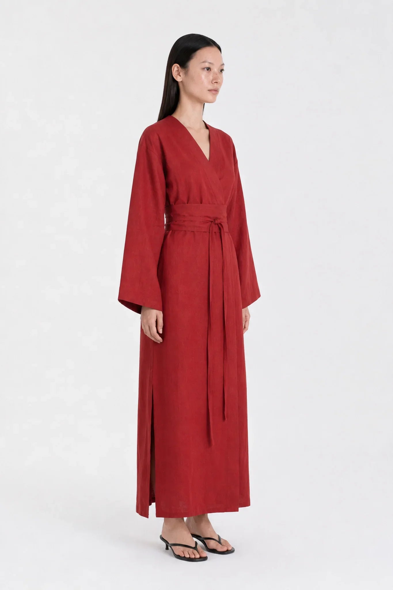 Side shot of a model wearing a Red Wine linen kimono dress made by atelier mizuni