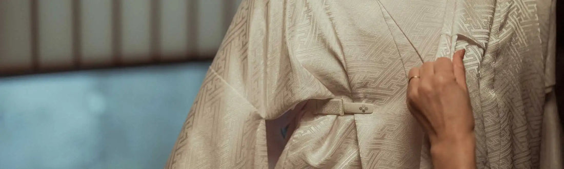 How to wear an Atelier Mizuni linen kimono dress with an obi belt