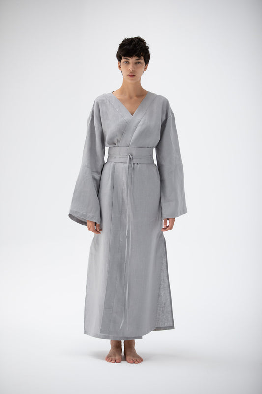 Woman wearing a gray blue kimono dress made of pure linen designed by atelier mizuni.