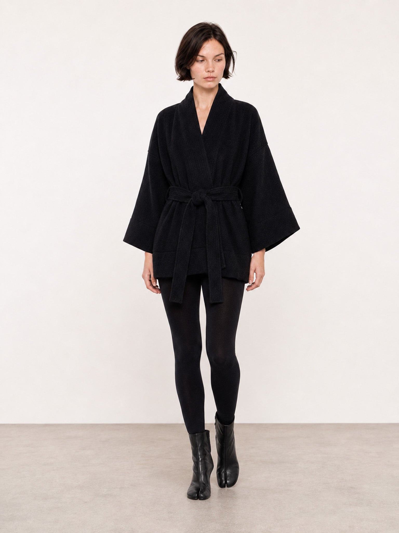 A front shot of a model wearing a pure Wool kimono jacket made by Atelier Mizuni